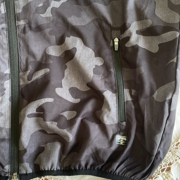 Captain Fin jacket size large black camo - Picture 5 of 5